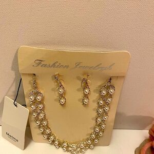 Metme  women’s Crystal Rhinestones Earrings sets